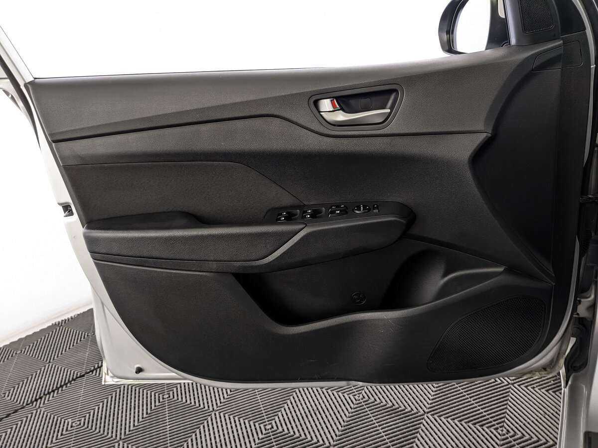 Купить Hyundai Solaris, 2019, 110 373 км, фото №15