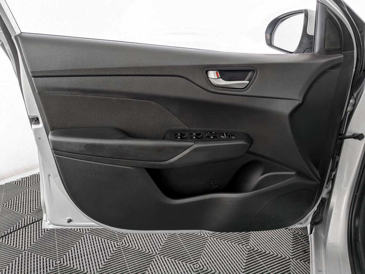 Купить Hyundai Solaris, 2018, 123 821 км, фото №19