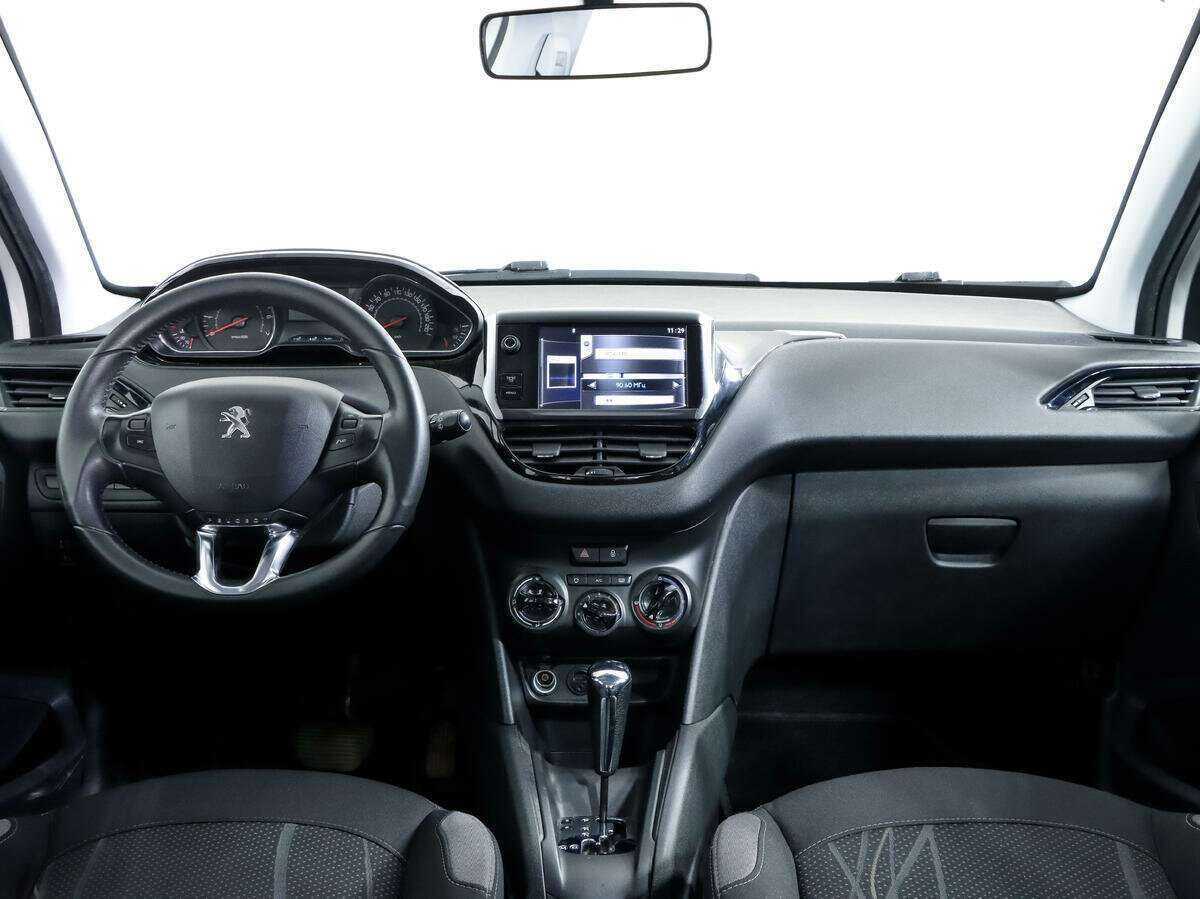 Купить Peugeot 208, 2013, 90 441 км, фото №10