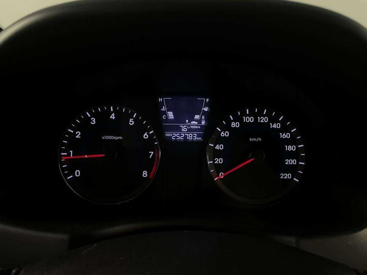 Купить Hyundai Solaris, 2012, 252 000 км, фото №11