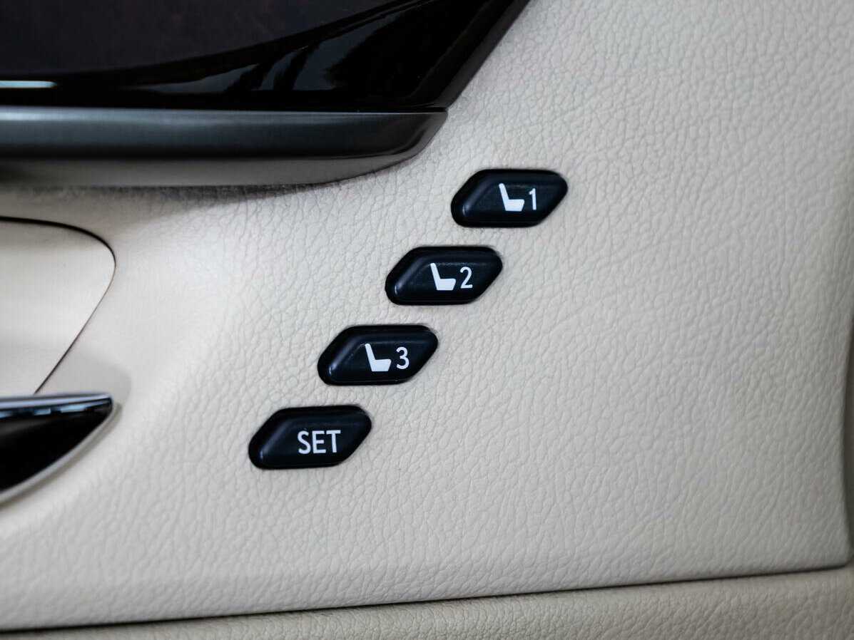 Купить Lexus ES 300h, 2014, 360 841 км, фото №20