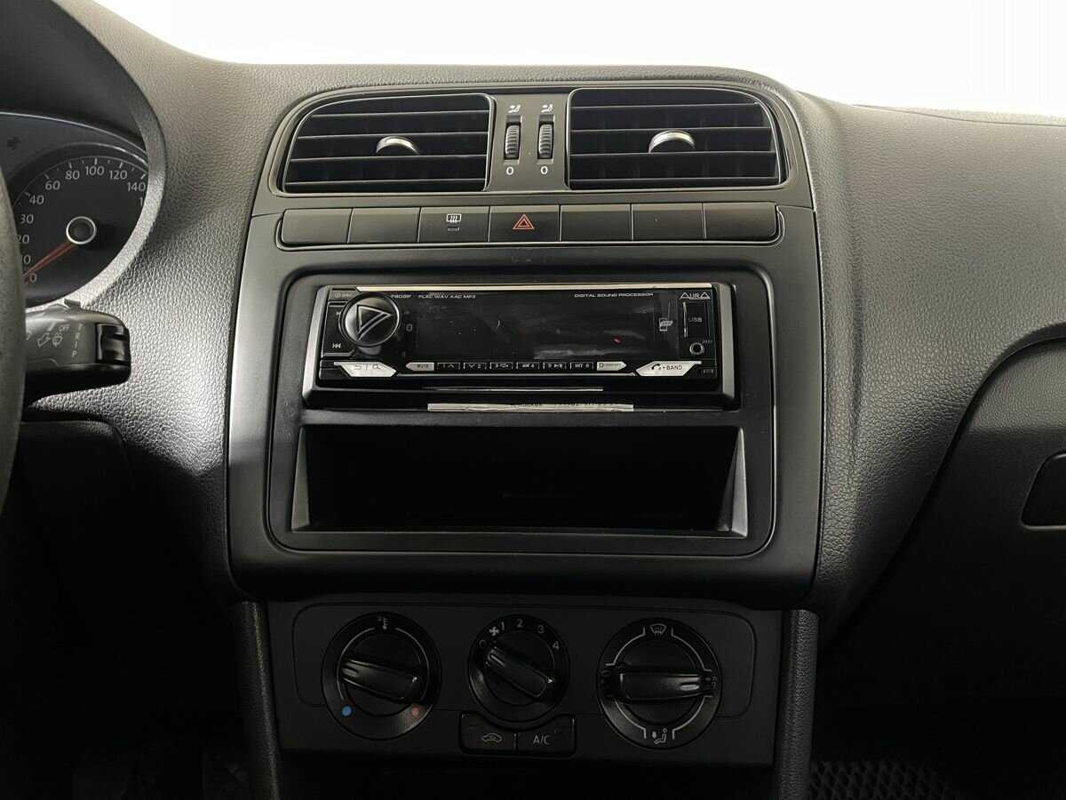 Купить Volkswagen Polo, 2017, 384 816 км, фото №12