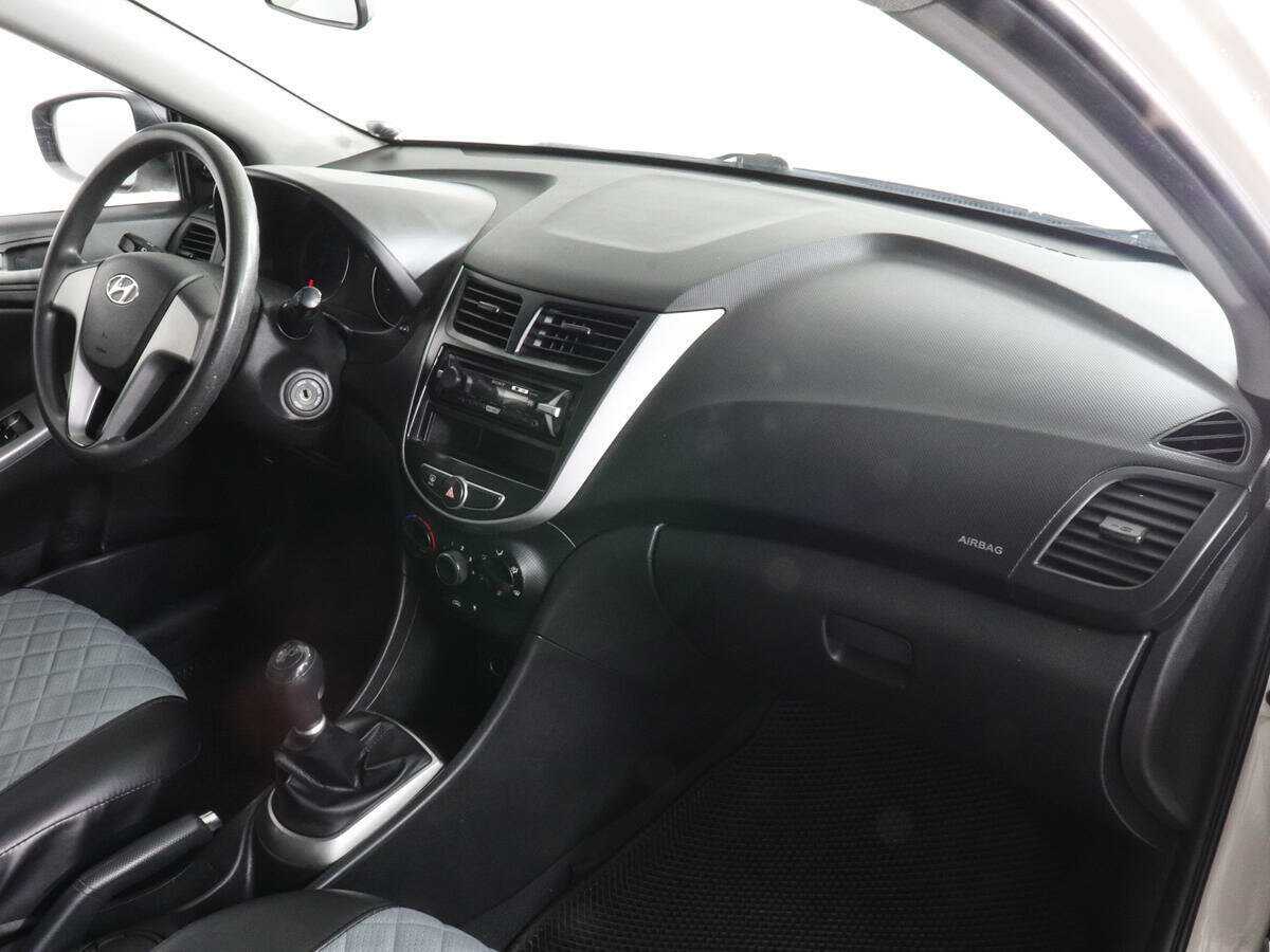 Купить Hyundai Solaris, 2015, 125 988 км, фото №10