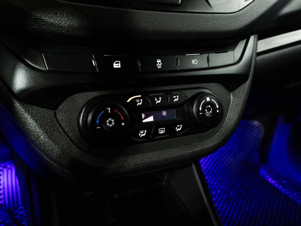 Купить Lada (ВАЗ) Vesta SW, 2019, 72 137 км, фото №15